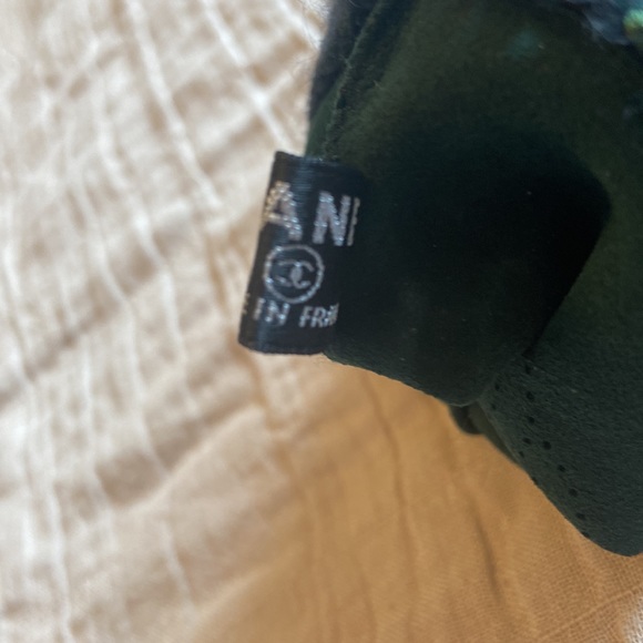 Chanel women’s Lambskin Gloves. NWOT - Picture 9 of 12